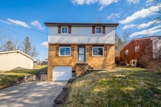 Building Photo - 743 Elm Dr