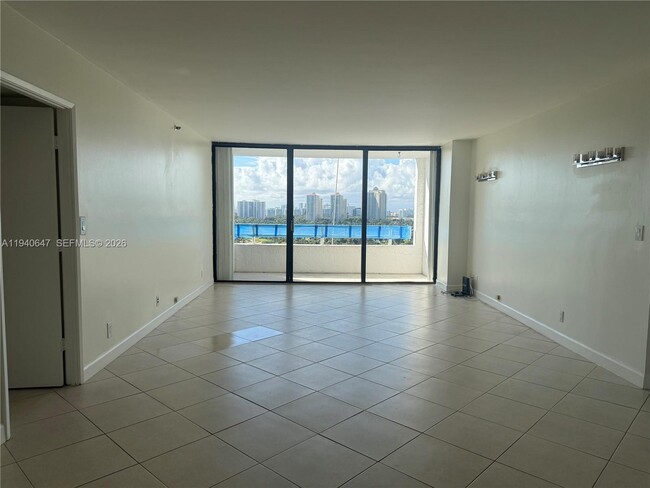 Foto del edificio - 20355 NE 34th Ct
