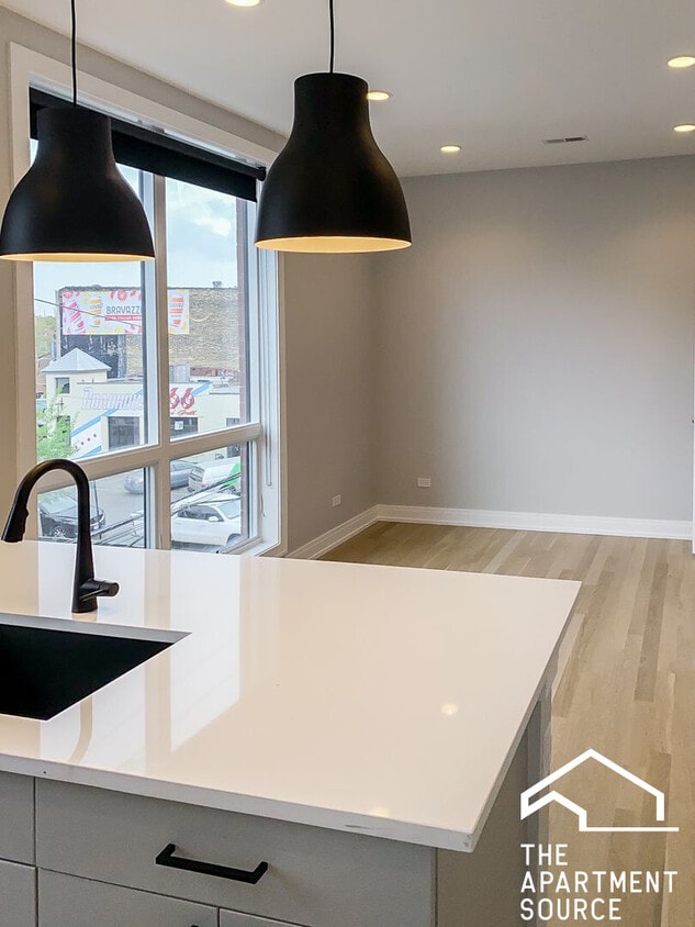 Foto principal - 1050 W Cornelia Ave