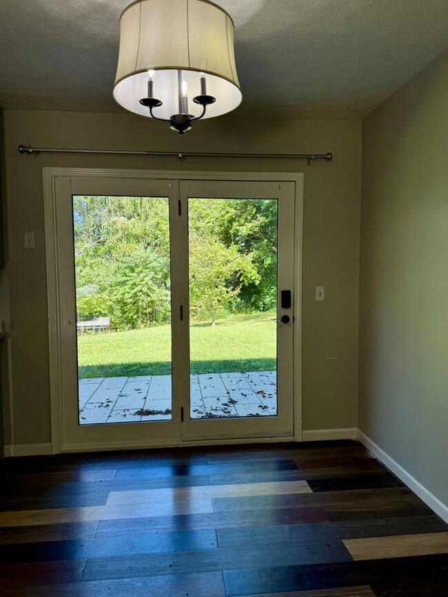 Building Photo - Spacious Duplex with Private Yard & Garage...