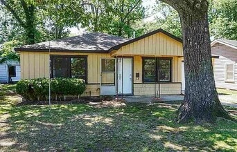 Building Photo - 4425 Harding Dr