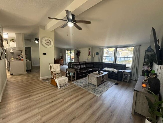 Foto del edificio - 113 Briggs St