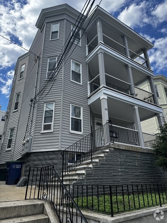 Building Photo - 40 Temple St