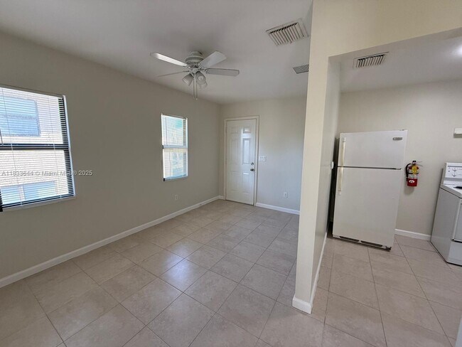 Building Photo - 423 53rd St
