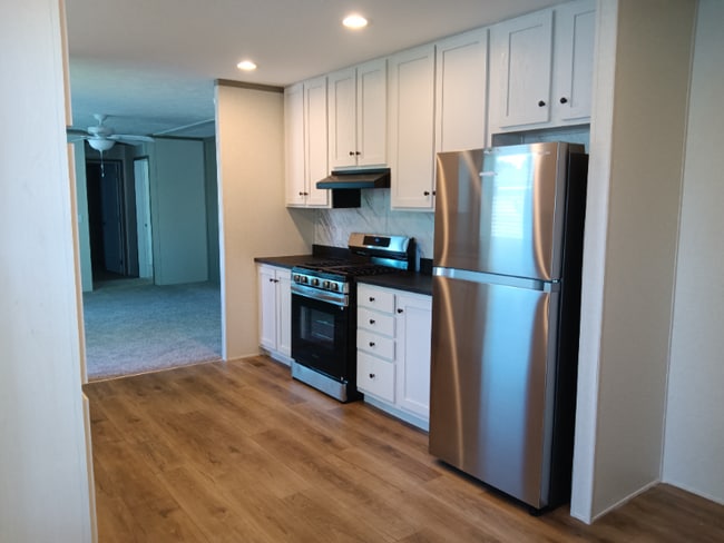 Building Photo - 72 Hunters Rill
