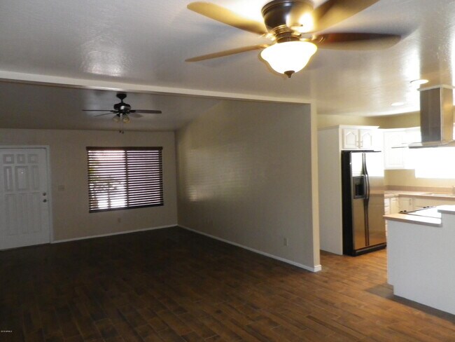 Building Photo - 2216 W Manor St