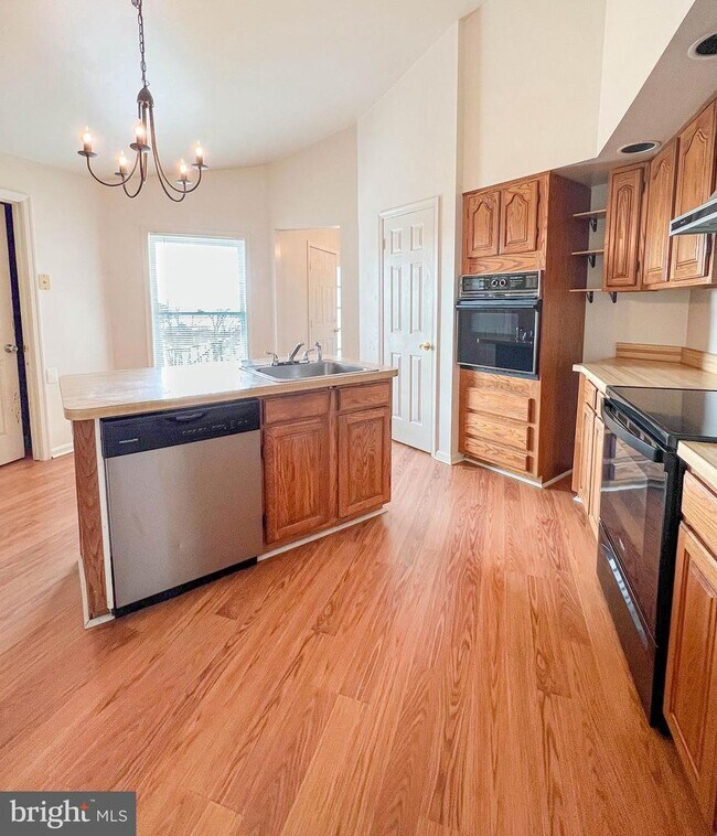 Foto del edificio - 48 Cambridge Ct