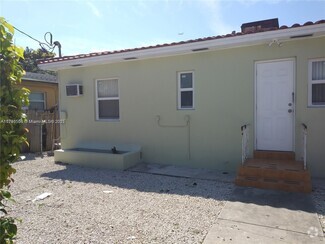 Building Photo - 503 SW 19th Ave
