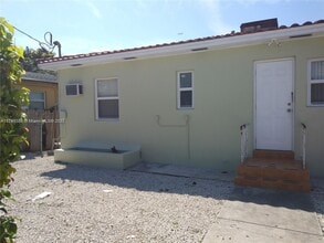 Building Photo - 503 SW 19th Ave