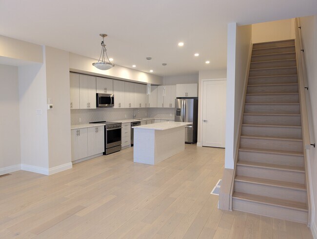 Building Photo - 812 Star Private