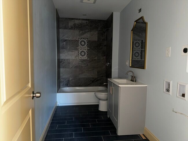 Building Photo - 13 Valley Ave