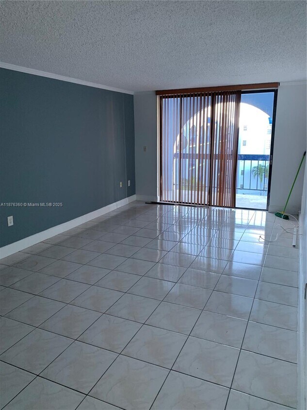Foto principal - 9440 Fontainebleau Blvd