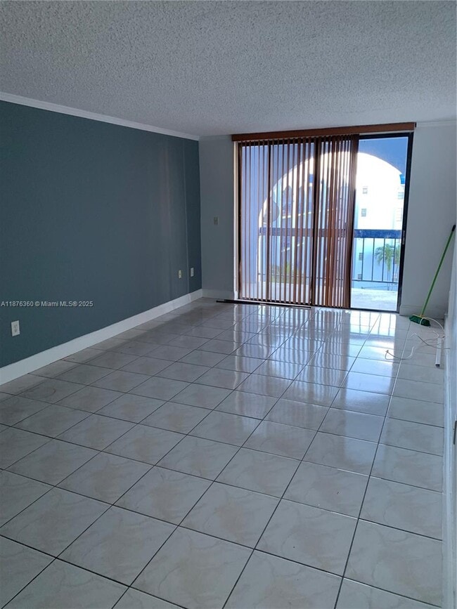 Building Photo - 9440 Fontainebleau Blvd