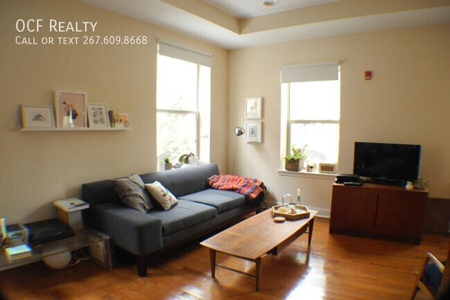 Building Photo - 1841 Bainbridge St