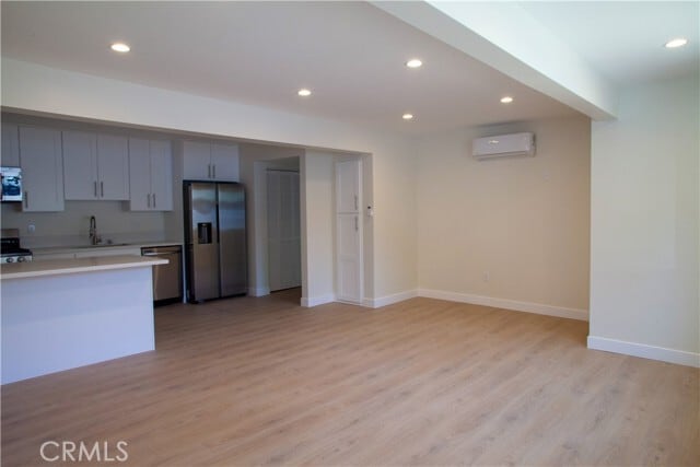 Building Photo - 2255 N Catalina St