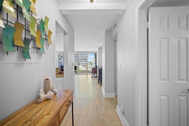 Foto del edificio - 2200 NE 33rd Ave