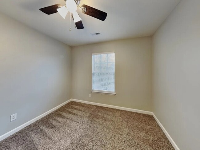 Foto del edificio - 302 Graham Meadow Dr