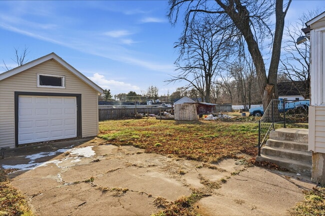 Building Photo - 37 1/2 South St