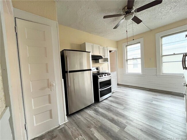 Foto del edificio - 37 Ford Pl