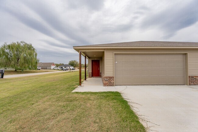 Foto del edificio - 3-bedroom 2 bath Duplex in Lincoln!! Newly...