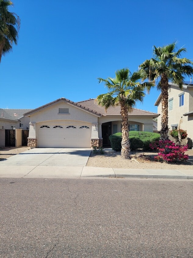 Primary Photo - Beautiful 3/2 for Rent in Avondale-MM