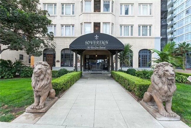 Foto del edificio - 360 W Ocean Blvd