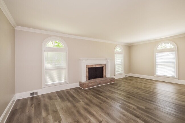 Building Photo - 2481 Old Salem Cir SE