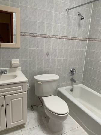 Building Photo - Spacious Two Bedroom Near Astoria Waterfront