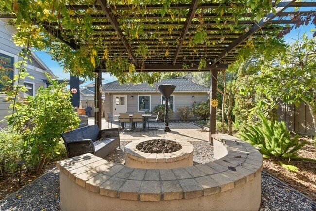 Foto del edificio - 1212 Mills Ave