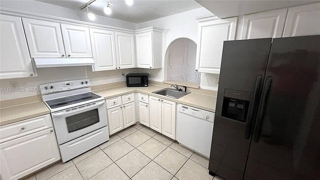 Foto del edificio - 711 N Pine Island Rd