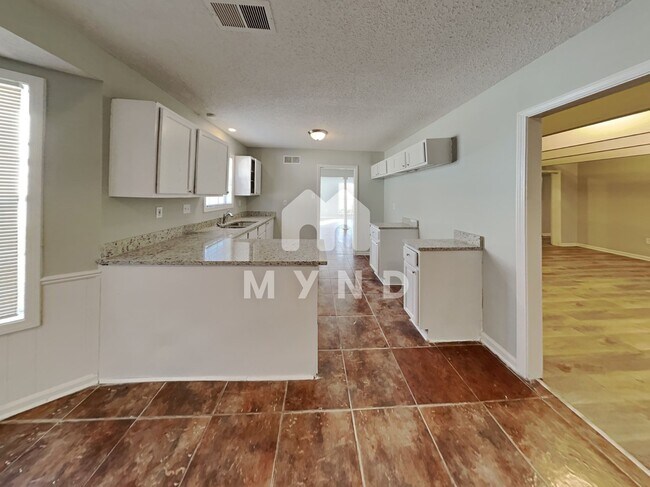 Building Photo - 2569 Richwood St
