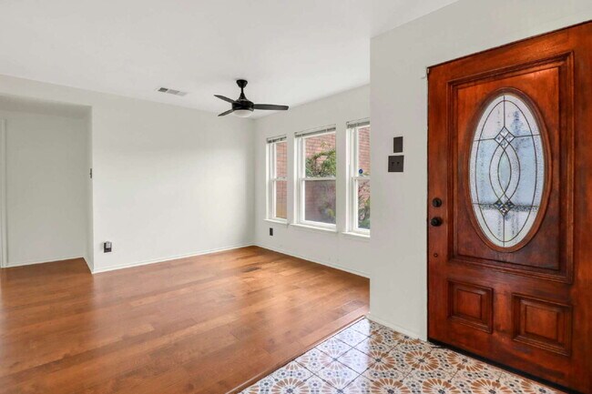 Foto del edificio - "Discover Your Dream Home: Spacious 3-Bedroom Oasis with Granite Elegance in San Antonio!"