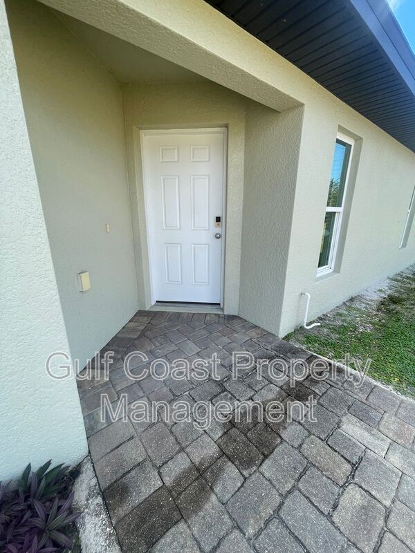 Foto del edificio - 119 Boundary Blvd