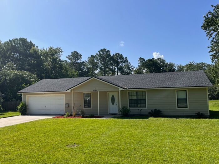 Foto principal - 3 Bedroom 2 Bath house with Garage Near Fl...