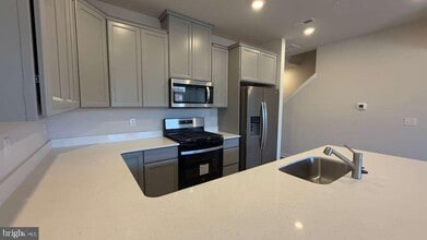 Building Photo - 1 Wafer Aly