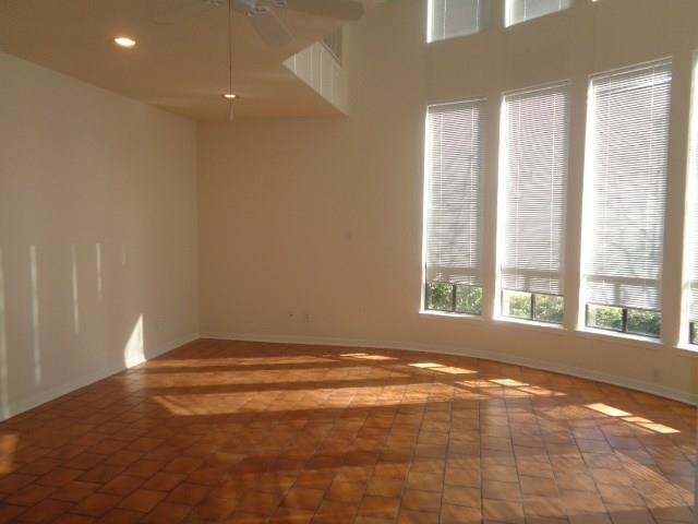 Building Photo - 1112 Bering Dr