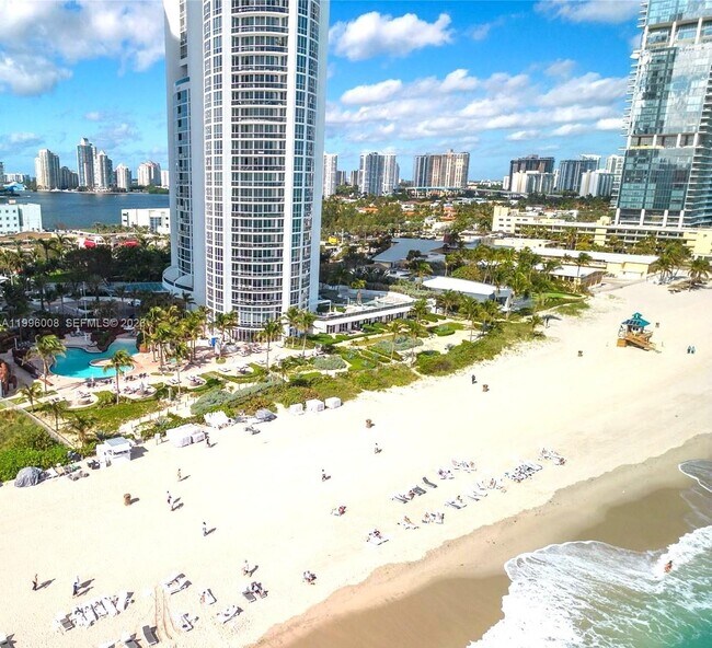 Foto del edificio - 18201 Collins Ave
