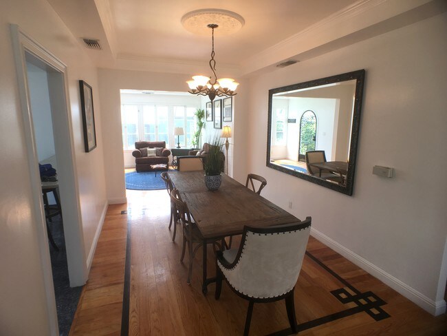 Building Photo - 355 Westbourne Dr