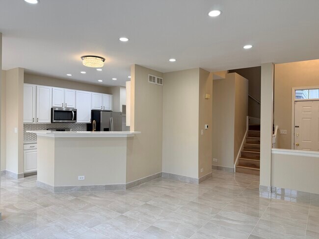 Foto del edificio - 431 Pine Lake Cir