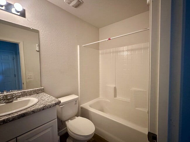 Building Photo - 226 W Watson Ct