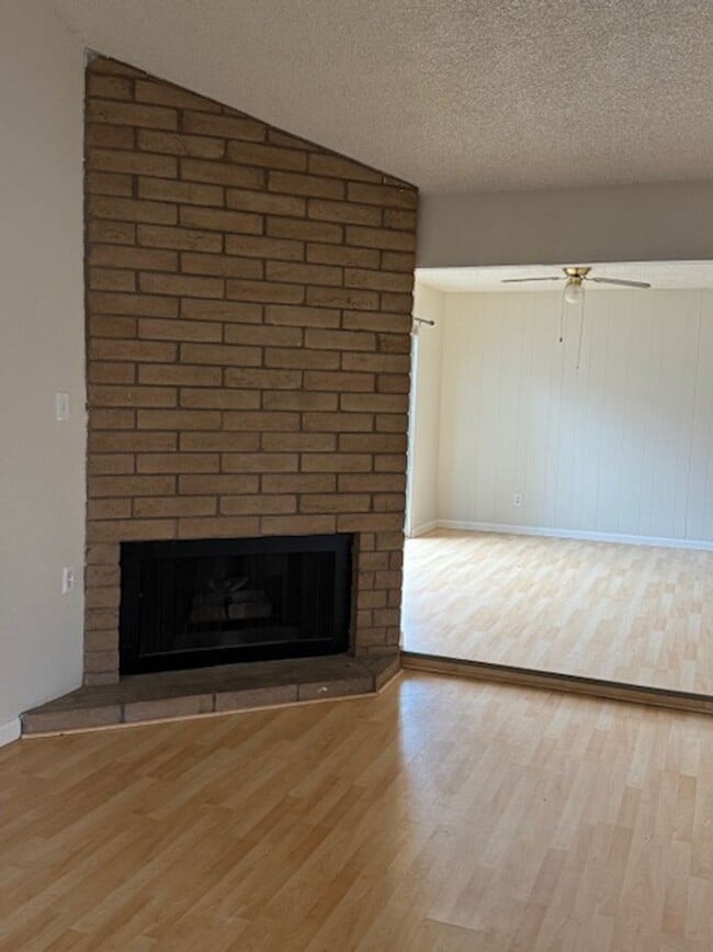 Building Photo - Great 2bd/1bth in Sacramento