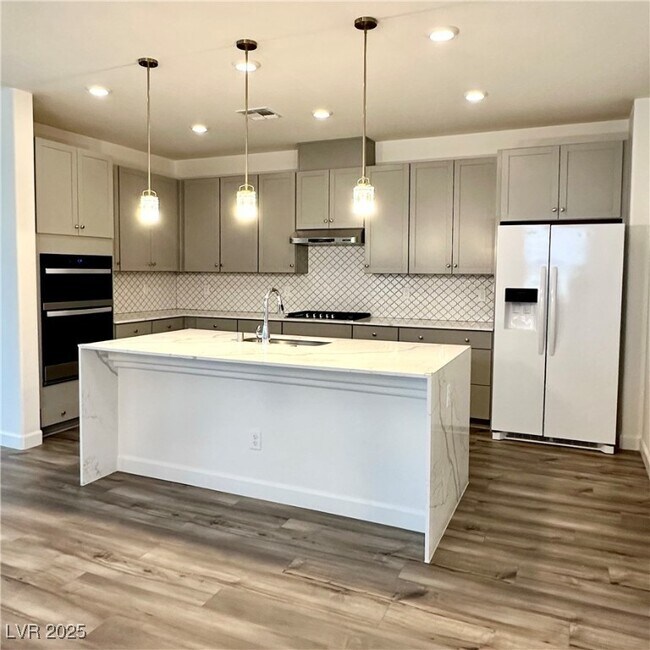 Building Photo - 8948 Marigold Crk St
