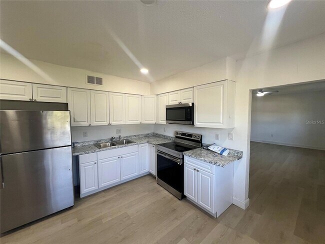 Foto del edificio - 23476 Harper Ave