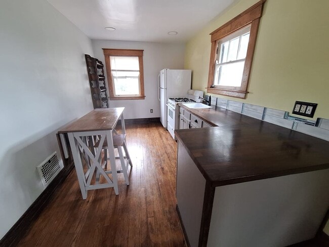 Building Photo - 109 Daniels St