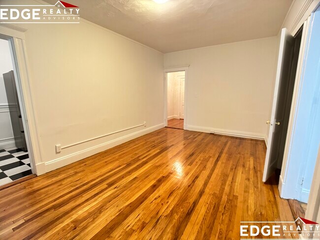 Foto del edificio - 119 Brainerd Rd