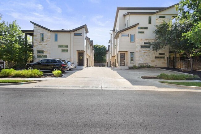 Building Photo - 1205 Elm St