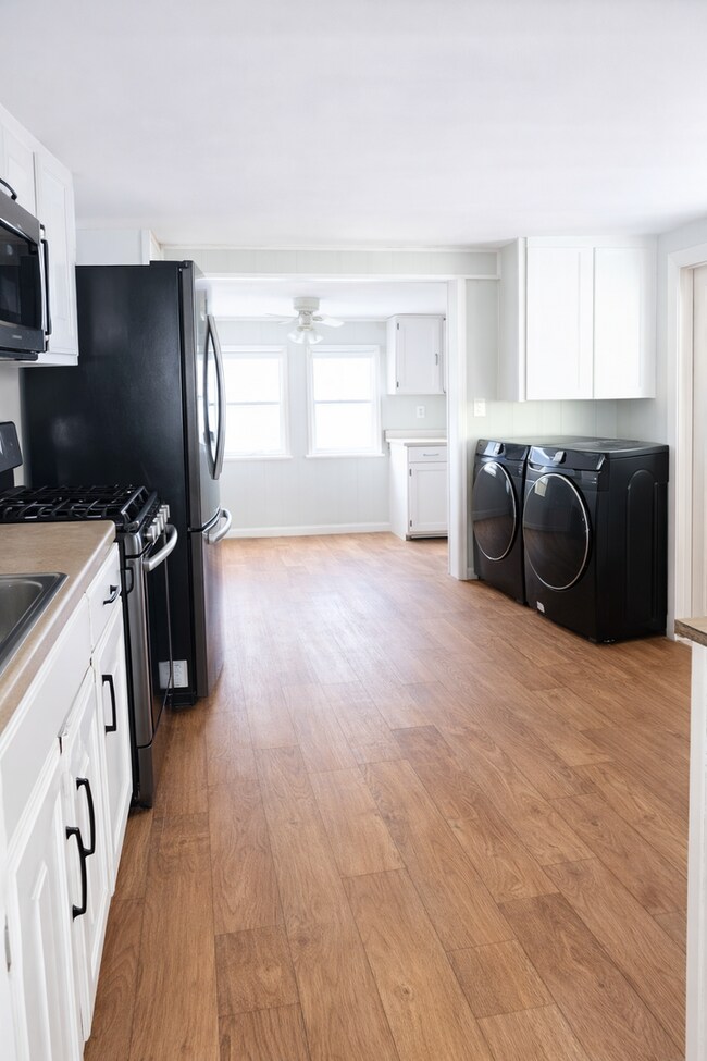 Foto del edificio - Cozy Milford Single Family – 3 Beds, Laundry, Parking!