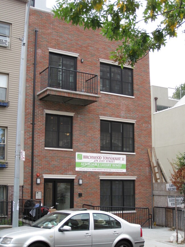 Building Photo - 274 21st St