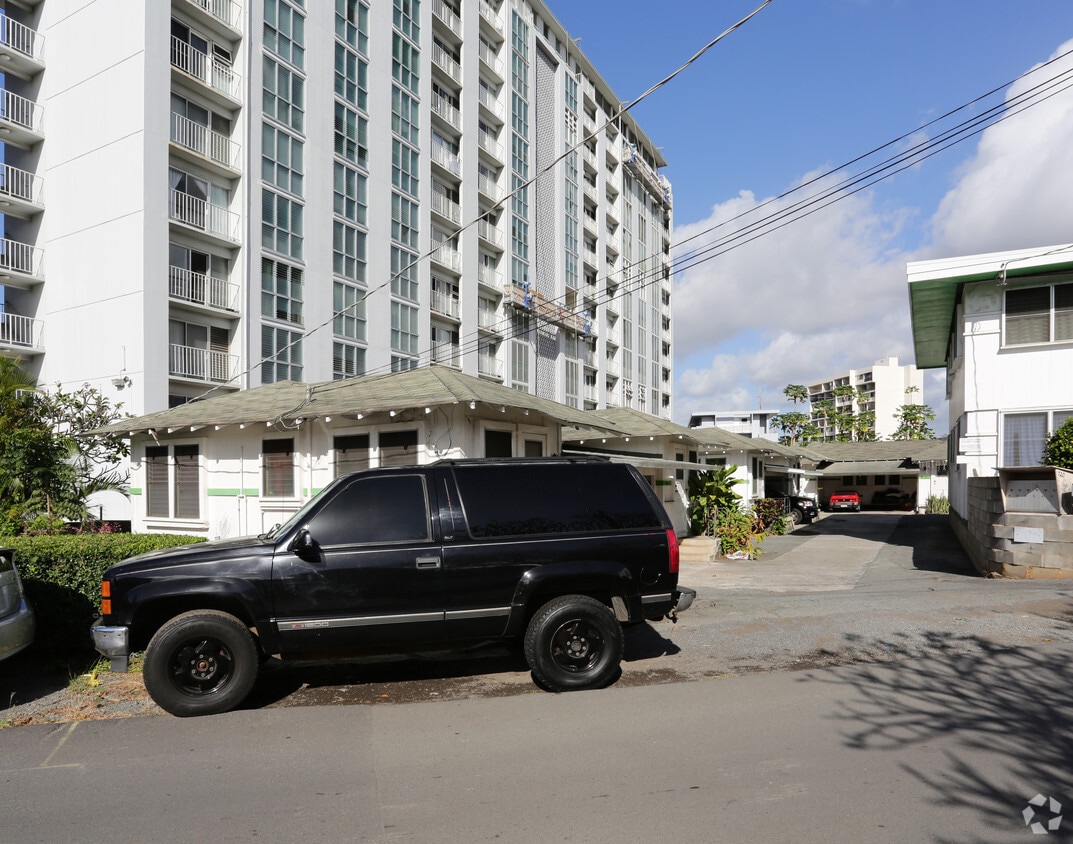 Building Photo - 720 Kamoku St