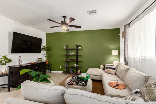 Building Photo - Beautiful corner lot townhome with custom ...